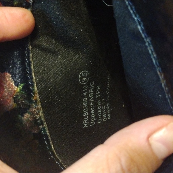 Not Rated brand, beautiful velvet/floral print/ glitter heel bootie - Picture 8 of 9